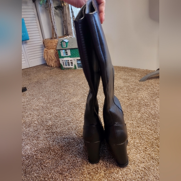 Shoedazzle Ynez black faux leather pointed toe wedge boots - Picture 6 of 16